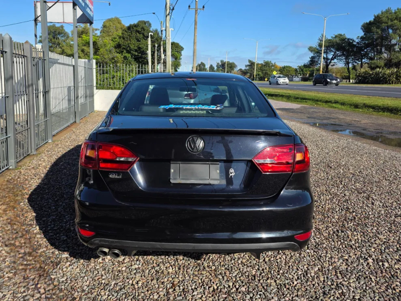Volkswagen Vento  sedán ofrecido en Salinas 