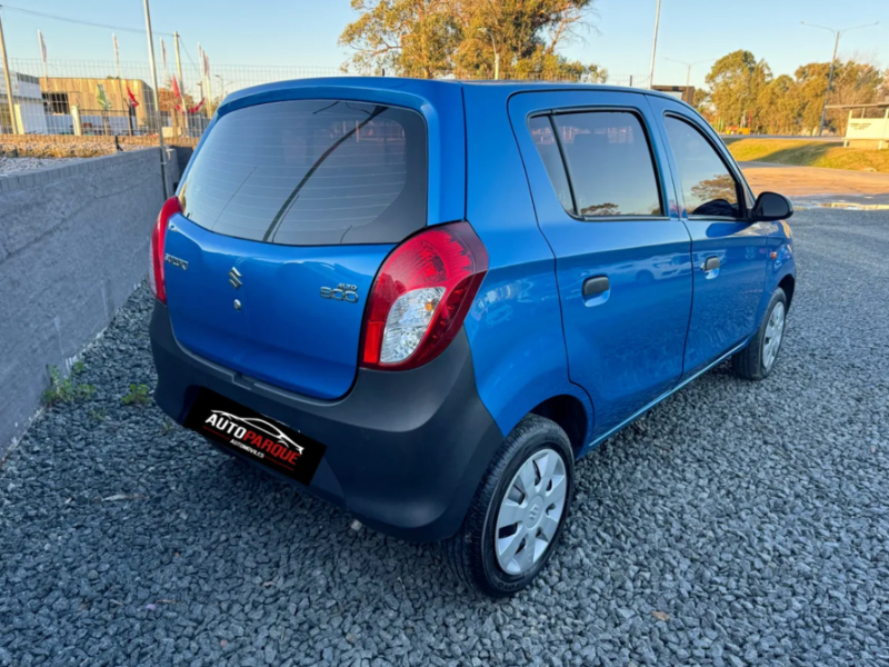 Suzuki Alto  hatchback ofrecido en Parque del Plata 
