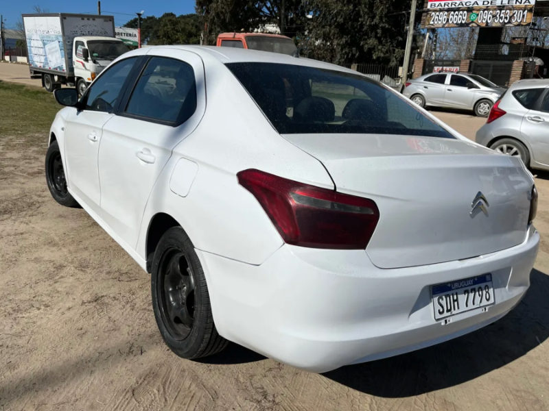 Citroën C-Elysee  sedán ofrecido en Ciudad de la Costa 