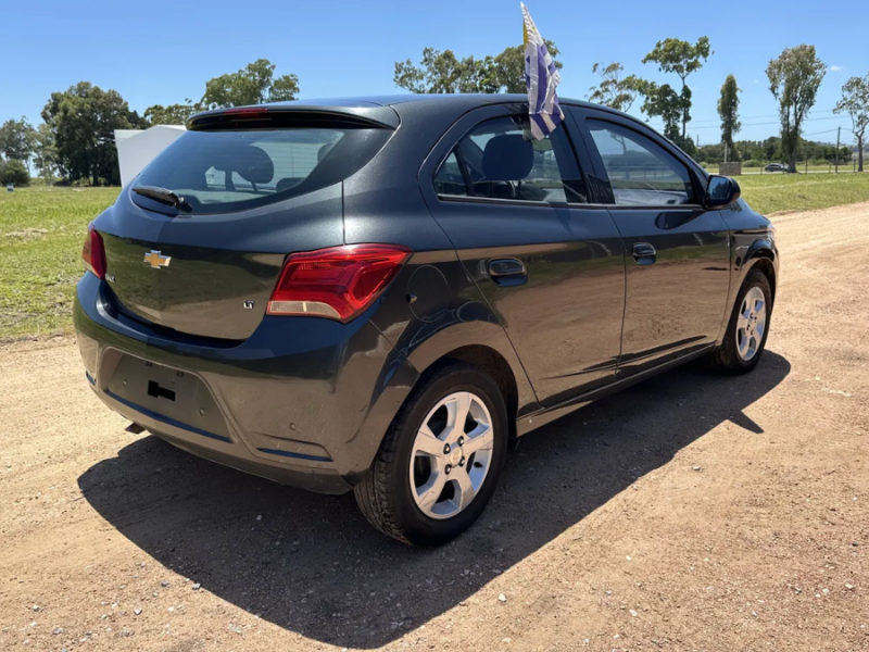 Chevrolet Onix  hatchback ofrecido en Maldonado 