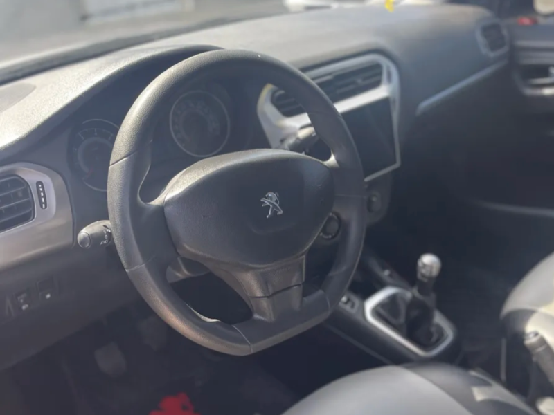 Venta en Uruguay de Peugeot 301  4 puertas 