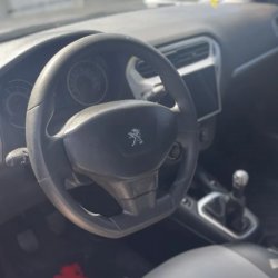 Venta en Uruguay de Peugeot 301  4 puertas 