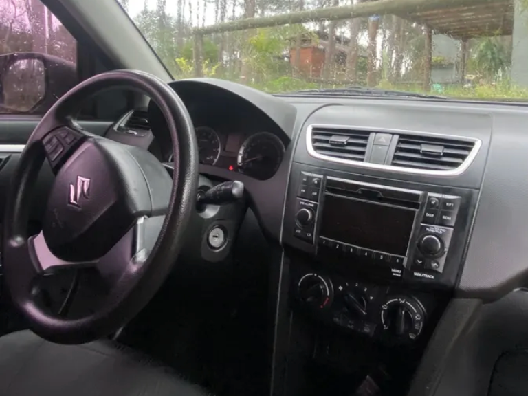 Suzuki Swift  hatchback ofrecido en Punta Ballena 