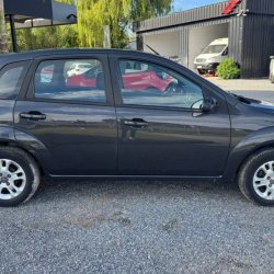 Ford Fiesta  hatchback ofrecido en Ciudad de la Costa 