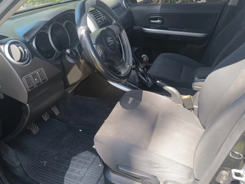 Venta en Uruguay de Suzuki Grand Vitara  4 puertas 