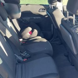 vista interna del Peugeot