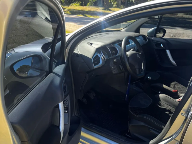 Citroën C3  hatchback ofrecido en Colonia del Sacramento 