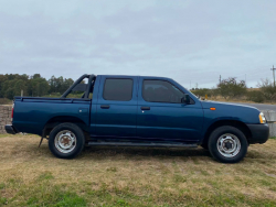 Venta en Uruguay de Nissan D-22  4 puertas 