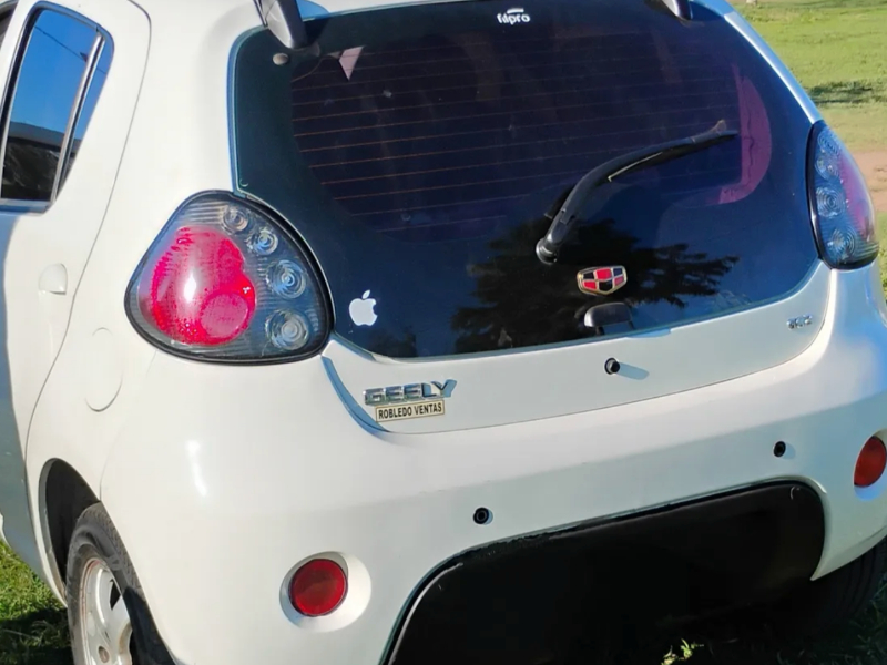 Gelly LC  hatchback ofrecido en Tacuarembó 