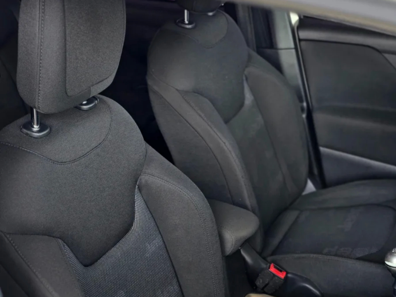 Venta en Uruguay de Jeep Renegade  4 puertas 