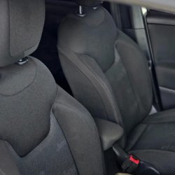 Venta en Uruguay de Jeep Renegade  4 puertas 