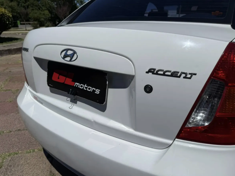 Hyundai Accent  sedán ofrecido en Brazo Oriental 