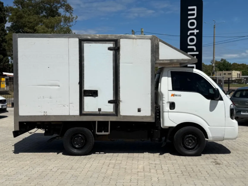 Kia Bongo  furgón ofrecido en Ciudad de la Costa 