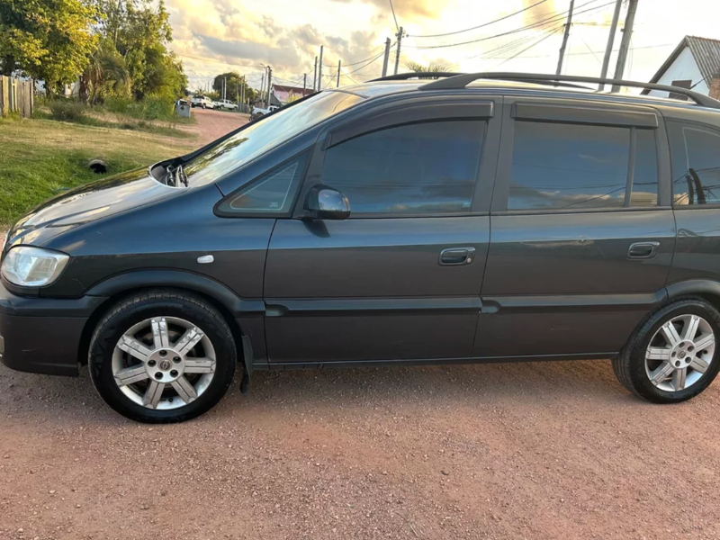 Chevrolet Zafira  suv ofrecido en La coronilla 