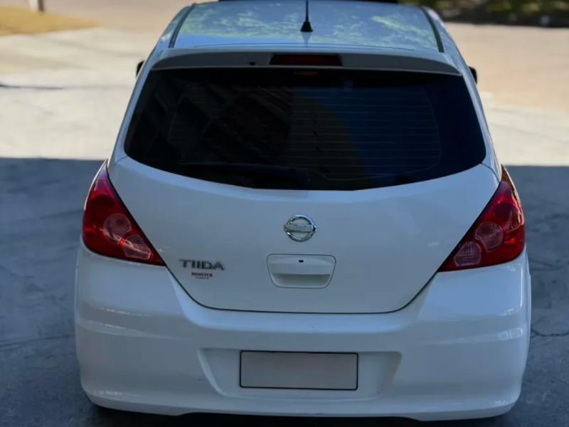 Venta en Uruguay de Nissan tiida hb  4 puertas 