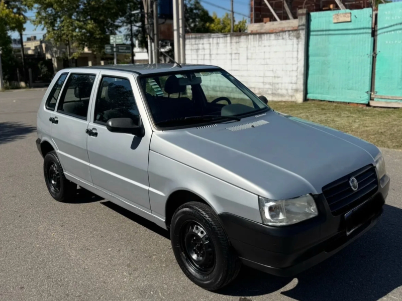 Fiat Uno  hatchback ofrecido en Durazno 