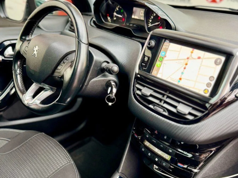 vista interna del Peugeot