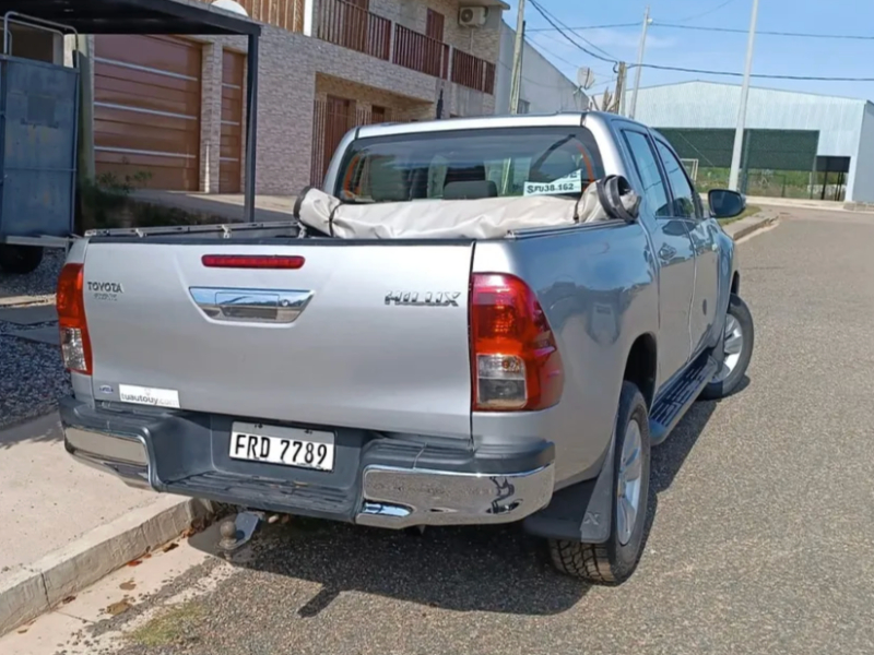 Toyota Hilux  pickup ofrecido en Vichadero 