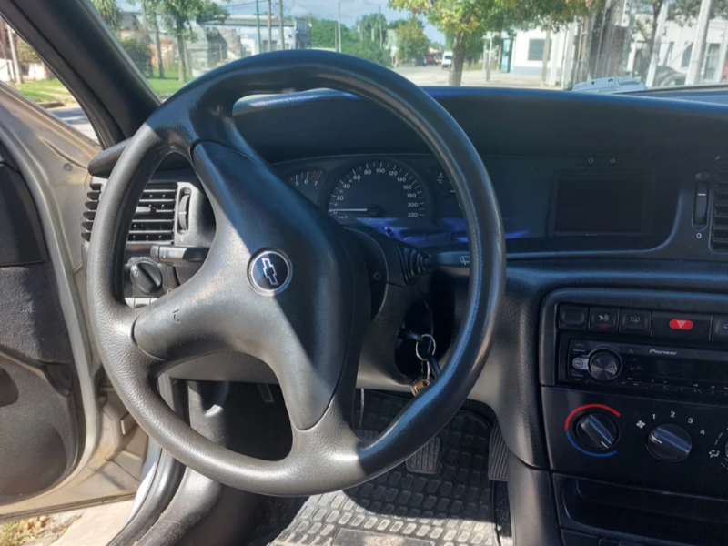 Chevrolet Vectra  sedán ofrecido en San José de Mayo 