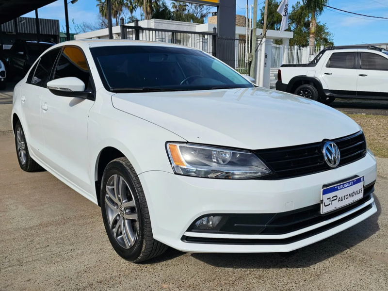Venta en Uruguay de Volkswagen Vento  4 puertas 