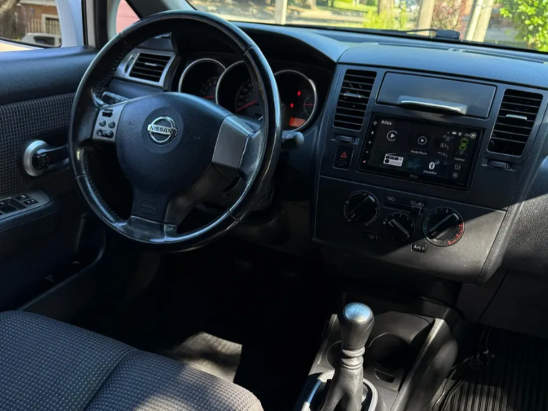 Nissan tiida hb Precio