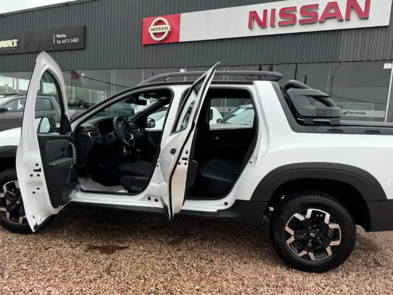 Venta en Uruguay de Renault Oroch  4 puertas 