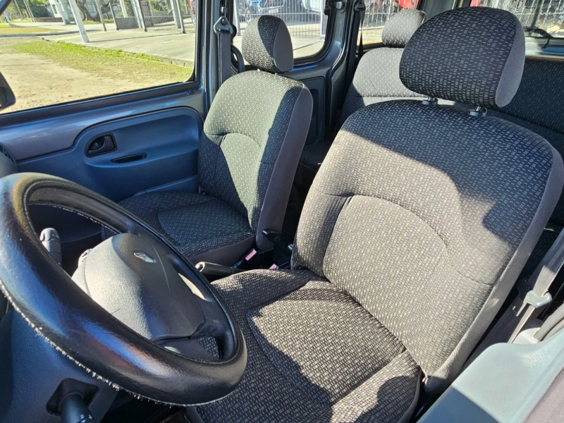 Venta en Uruguay de Renault Kangoo  4 puertas 