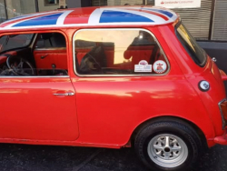 Mini Morris  hatchback ofrecido en Maldonado 