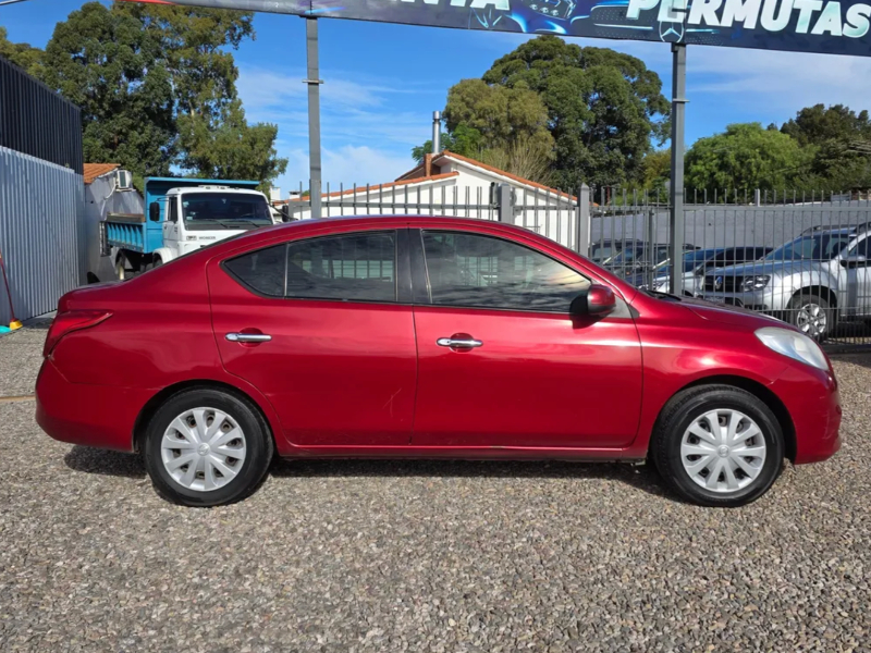 Nissan Versa  sedán ofrecido en Salinas 