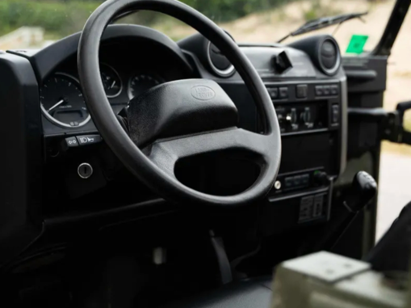 Venta en Uruguay de Land Rover Defender  4 puertas 