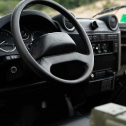 Venta en Uruguay de Land Rover Defender  4 puertas 
