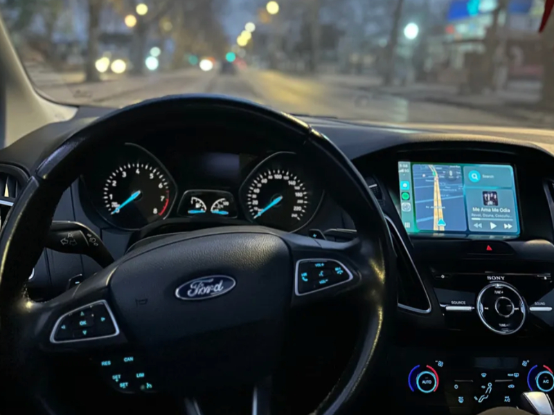 Venta en Uruguay de Ford Focus III  4 puertas 