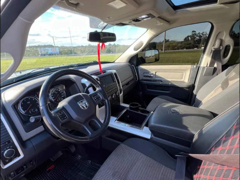 Venta en Uruguay de Dodge Ram 2500  4 puertas 