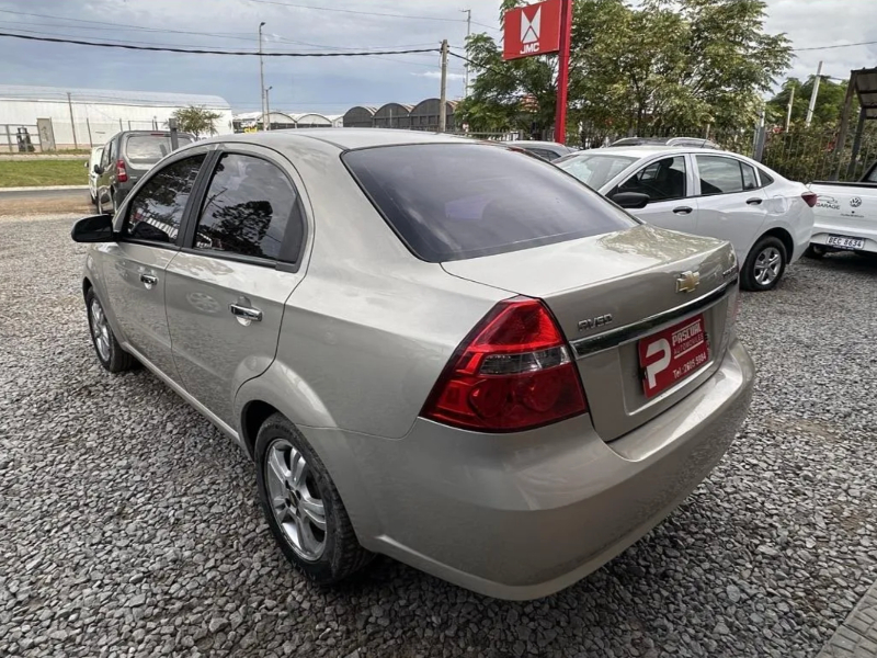 Chevrolet Aveo  sedán ofrecido en Paso Carrasco 