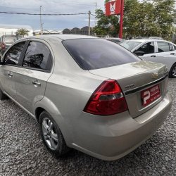Chevrolet Aveo  sedán ofrecido en Paso Carrasco 