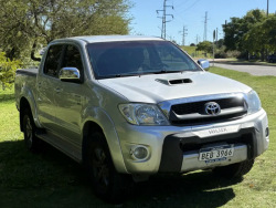 Venta en Uruguay de Toyota Hilux  4 puertas 