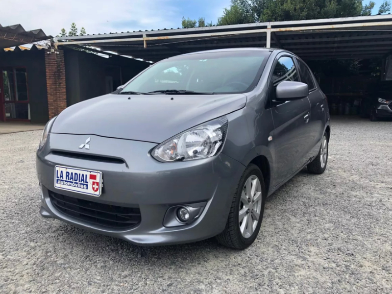 Venta en Uruguay de Mitsubishi Mirage  4 puertas 