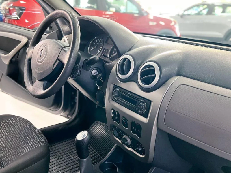 Venta en Uruguay de Renault Sandero  4 puertas 