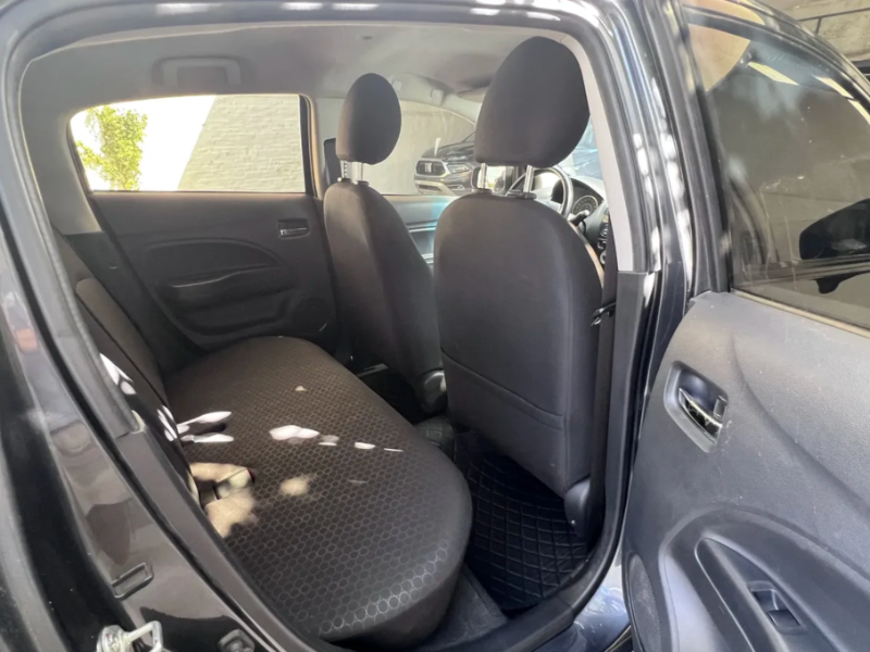 Venta en Uruguay de Mitsubishi Mirage  4 puertas 