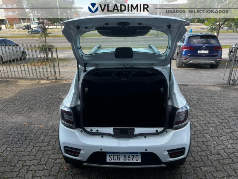 Venta en Uruguay de Renault Stepway  4 puertas 