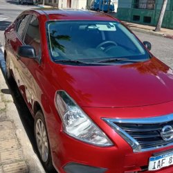 Venta en Uruguay de Nissan Versa  4 puertas 