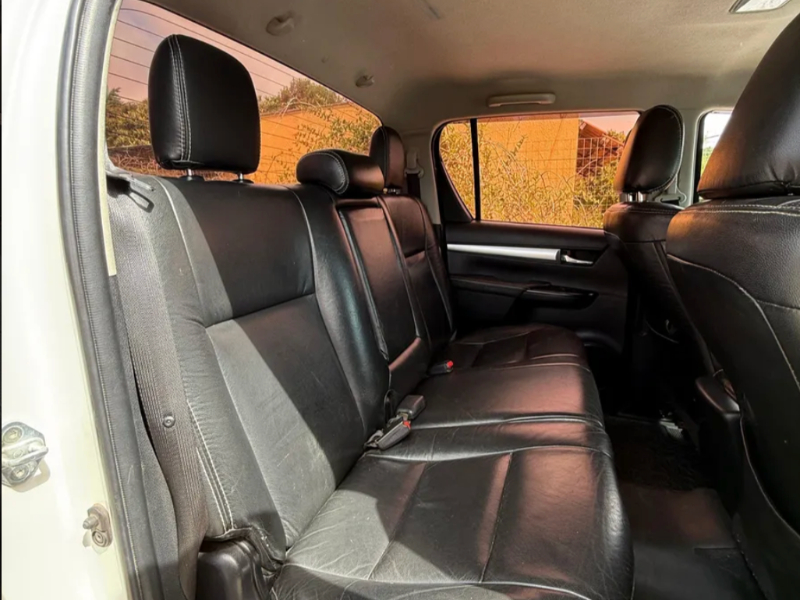 Modelo Hilux por dentro