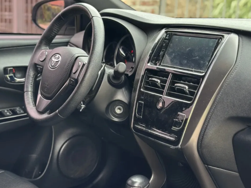 Venta en Uruguay de Toyota Yaris  4 puertas 