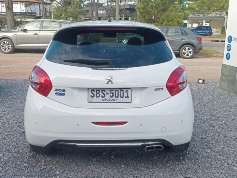 Peugeot 208  hatchback ofrecido en Punta del Este 