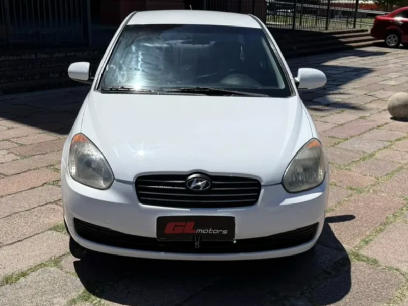 Modelo Accent por dentro