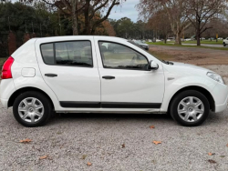 Renault Sandero  hatchback ofrecido en Carrasco 