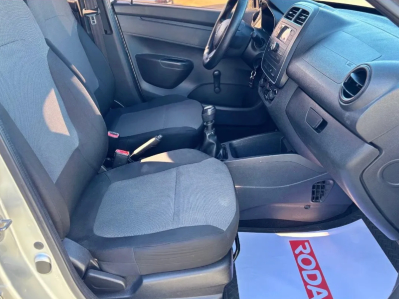 Modelo Kwid por dentro