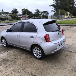 Nissan March  hatchback ofrecido en Rivera 