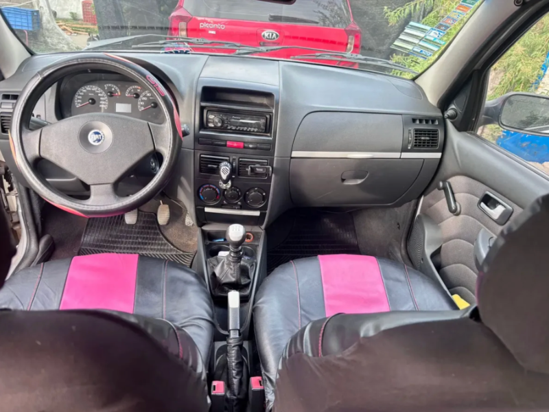 Fiat Palio  hatchback ofrecido en Juan Lacaze 