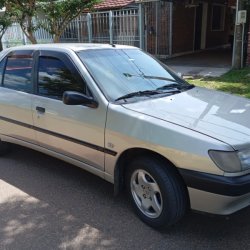 Peugeot 306  hatchback ofrecido en Bella Unión 